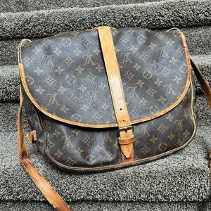 Louis Vuitton Vintage Saumur 35 Monogrammed Messenger